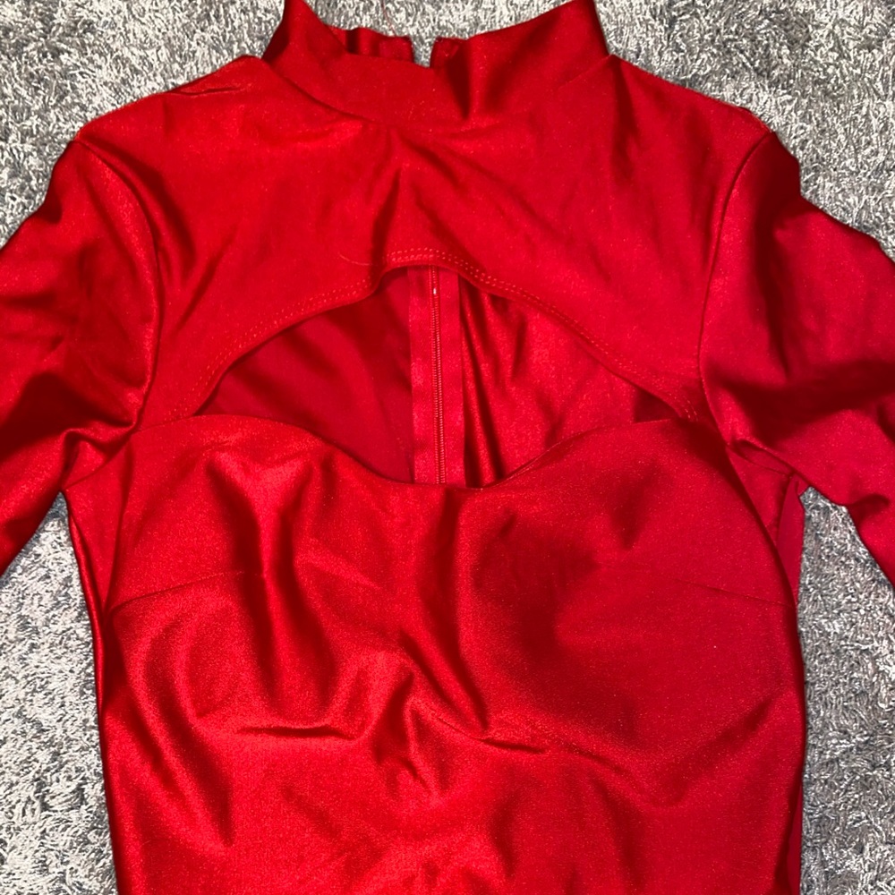 RED CUTOUT DRESS - Picture 2 of 5